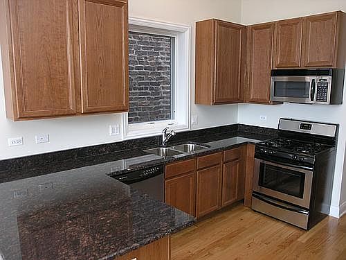 4th image of 3823 S Lowe Ave Unit 3