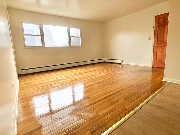 3rd image of 225 Mount Pleasant Ave Unit 2