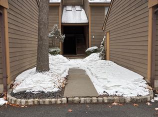 92 Heather Ct, Edison, NJ 08820