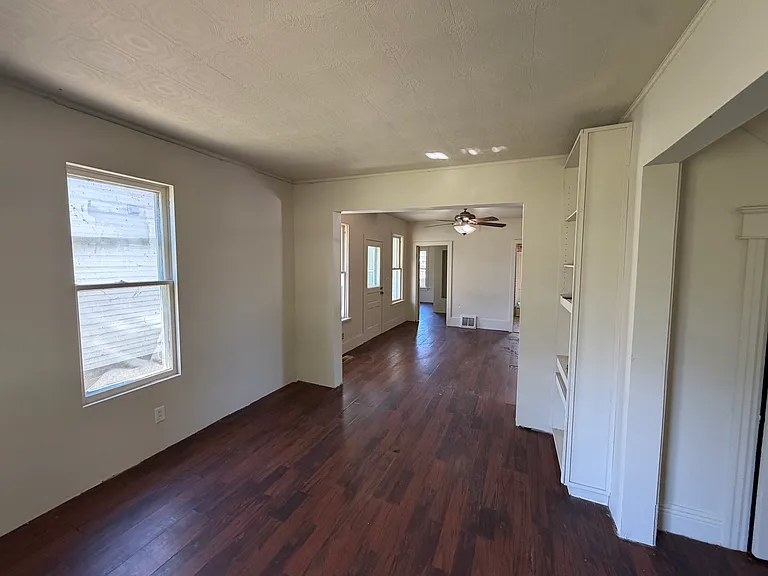 220 W 7th St — Photo 5