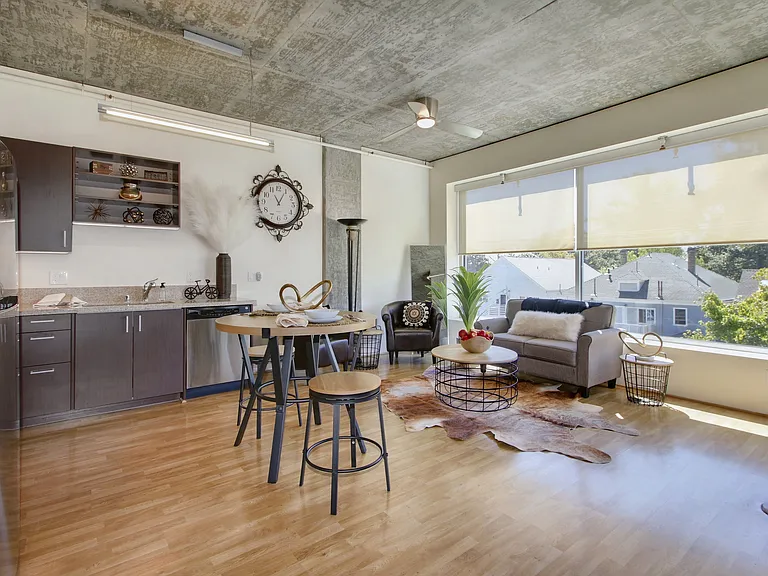 1818 L St #515 — Photo 32