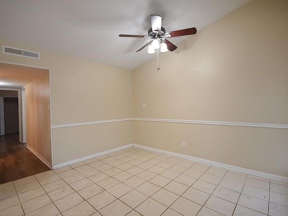 4th image of 4529 Chapman St #4529