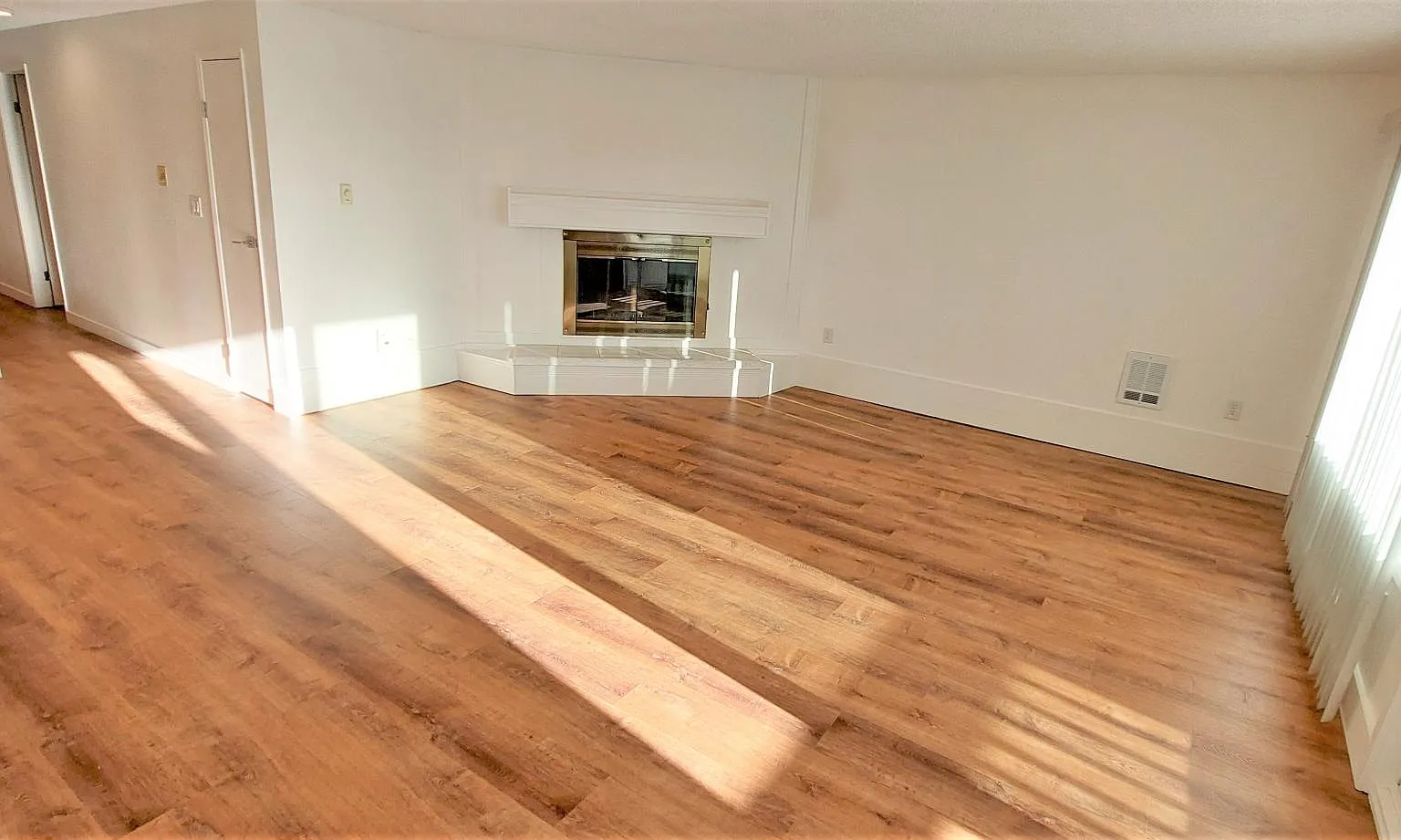 2 bed, 1.5 bath, 1050 sqft, $2,145 — Photo 4