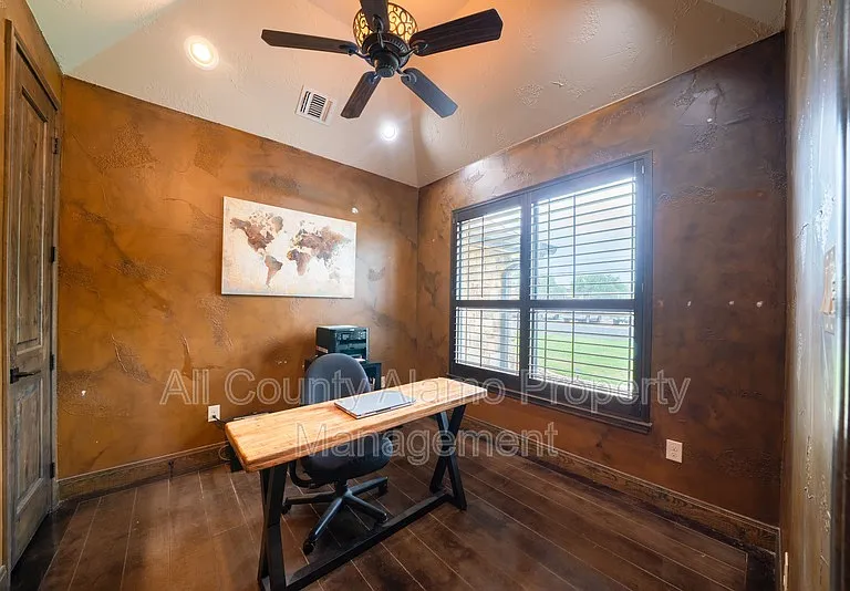 303 Schneider St — Photo 10