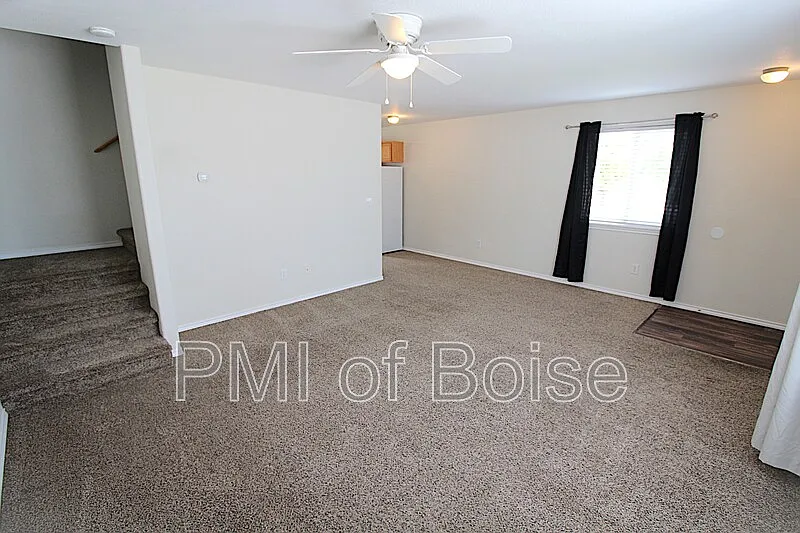 3 bed, 1.5 bath, 1215 sqft, $1,295 — Photo 2