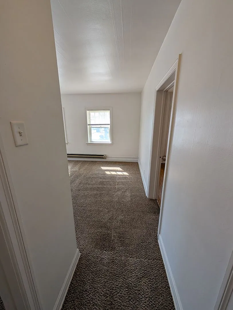 446 W Whitman — Photo 3