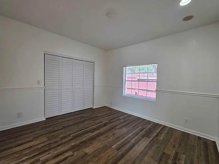 808 W Lakewood Rd — Photo 9