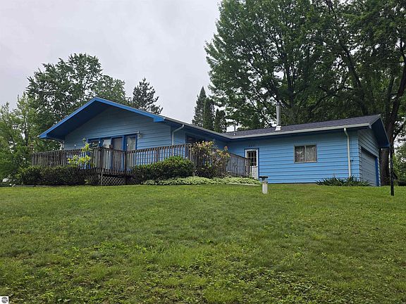 2nd image of 2091 Lakeside Dr