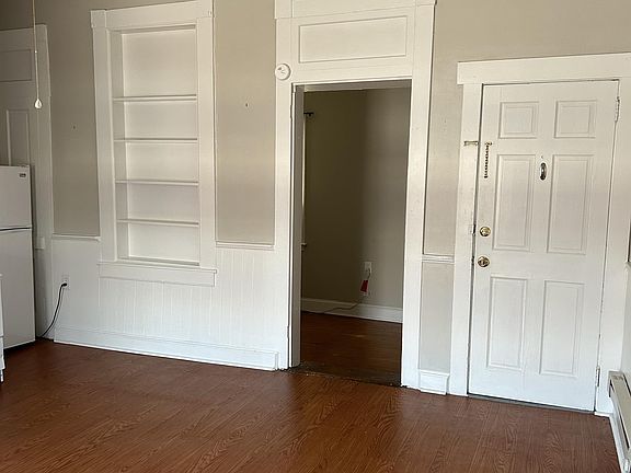 3rd image of 400 N Loudoun St #1B