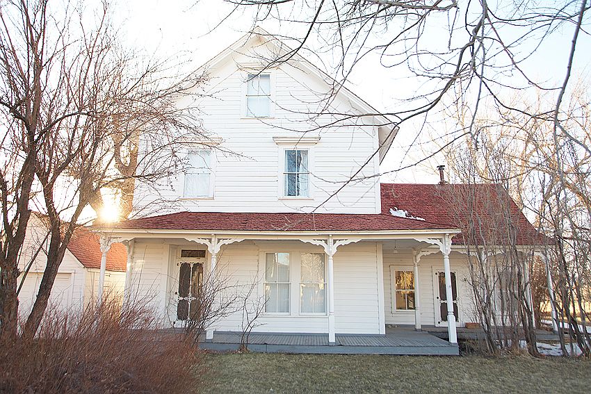 1st image of 103 S Lincoln St