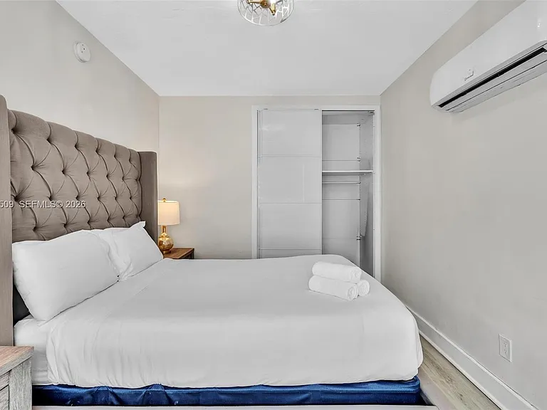 10000 E Bay Harbor Dr #18 — Photo 6