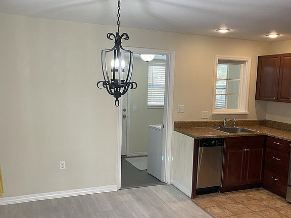 4th image of 109 20th Ave S