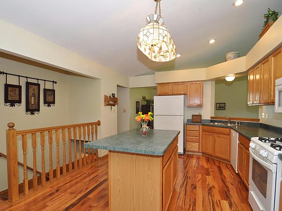 3rd image of 7766 W Margaret Ln