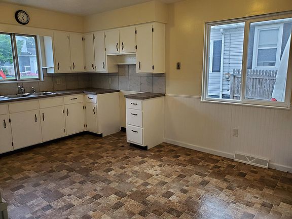 2nd image of 1075 Stratford St
