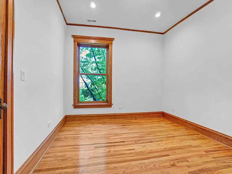 1233 N Hoyne Ave #3 — Photo 12