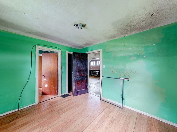 5th image of 841 S Pershing Ave