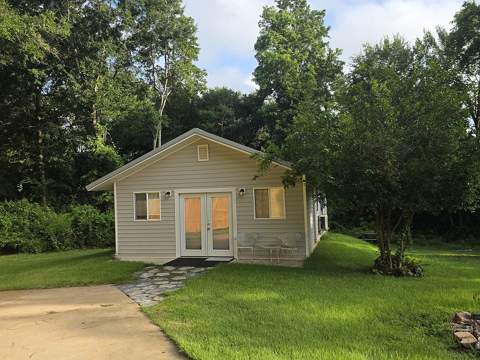 Little house behind main house