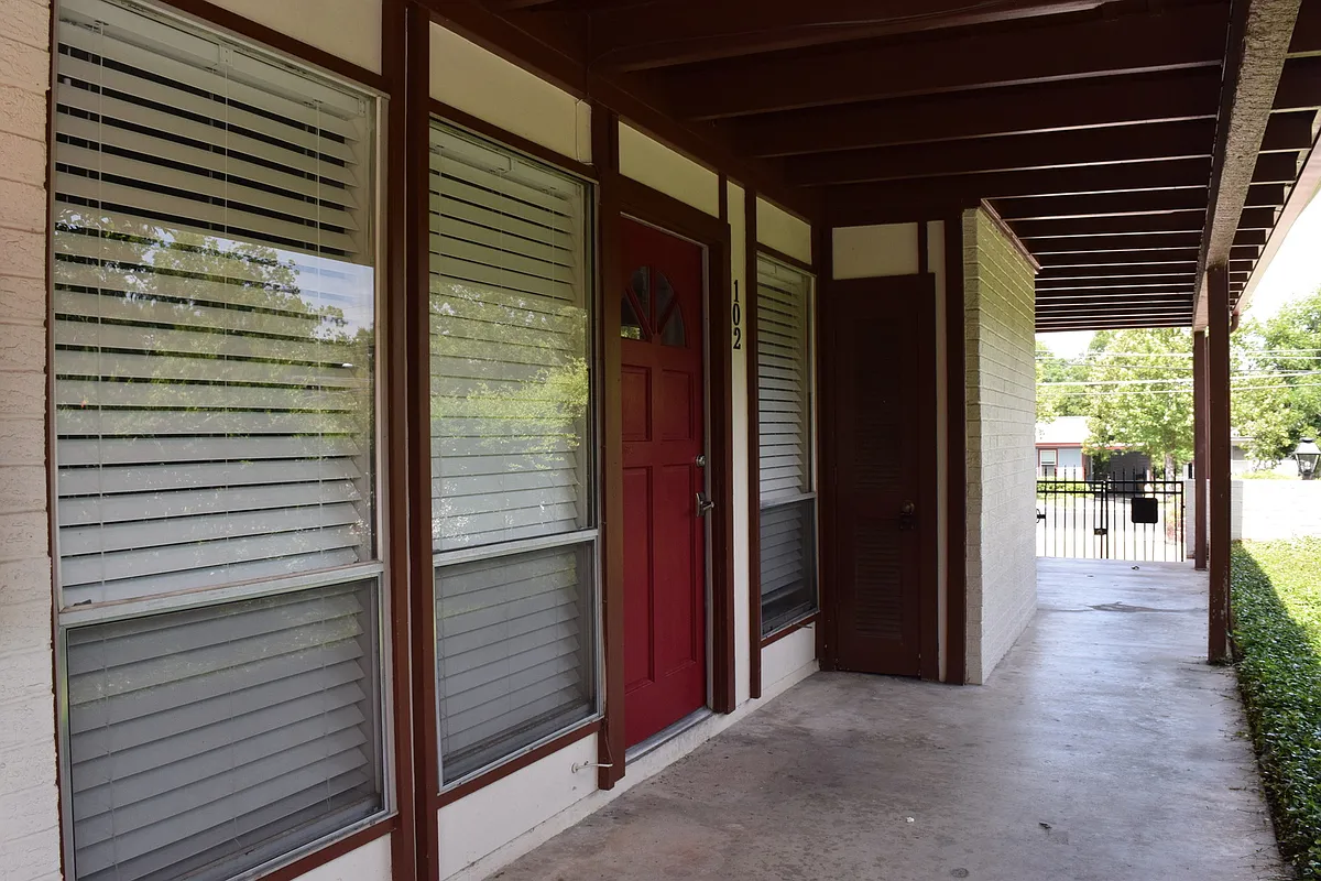 Building Photo - 5601 Woodrow Ave #102