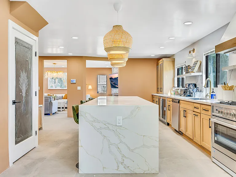 1080 River Dr — Photo 34