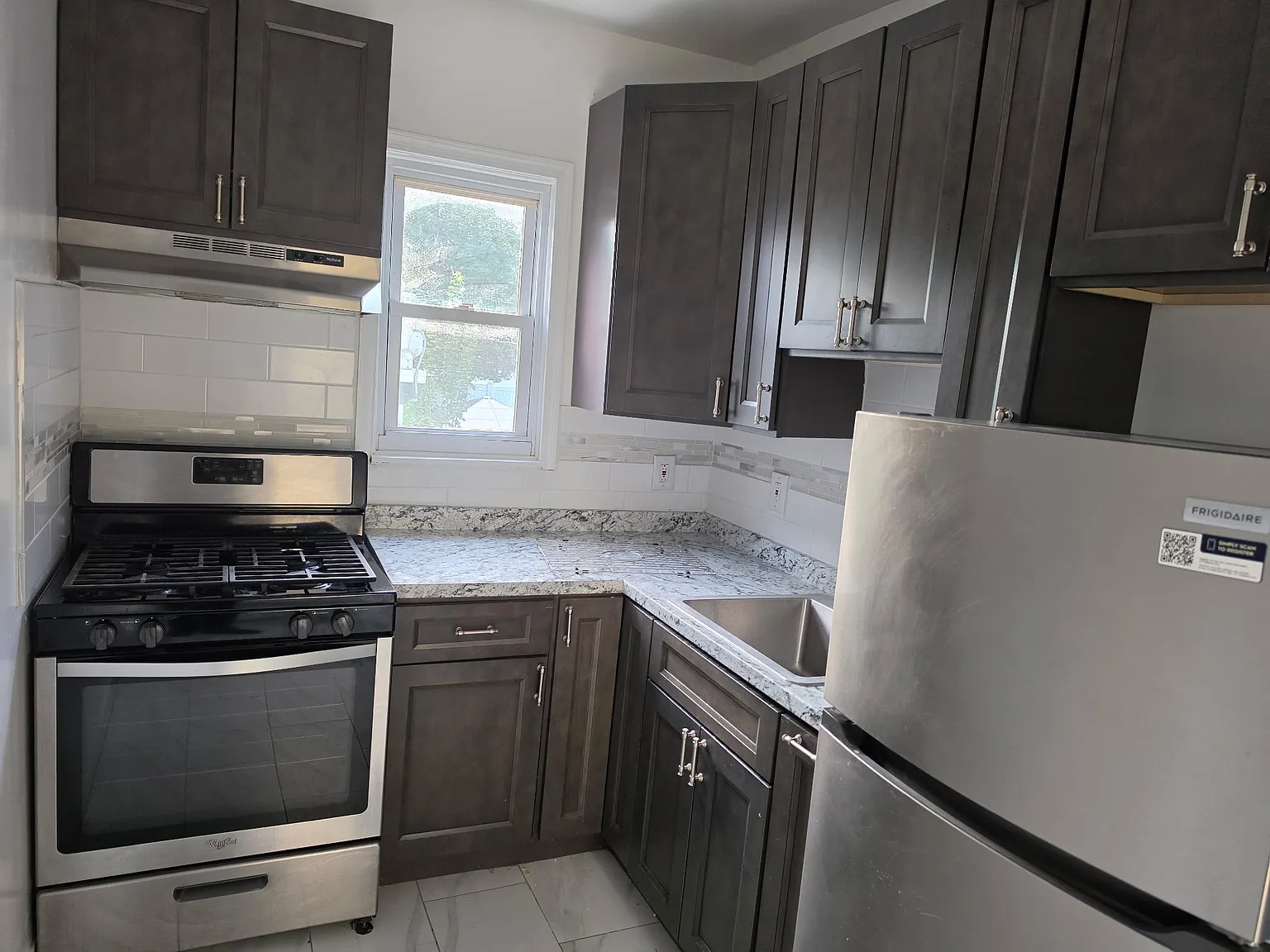 3 bed, 1000 sqft, $2,350 — Photo 3