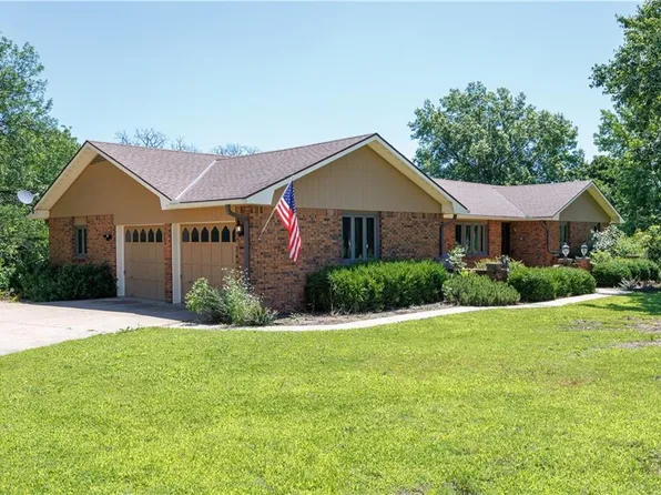 1836 N 4th St, Neodesha, KS 66757