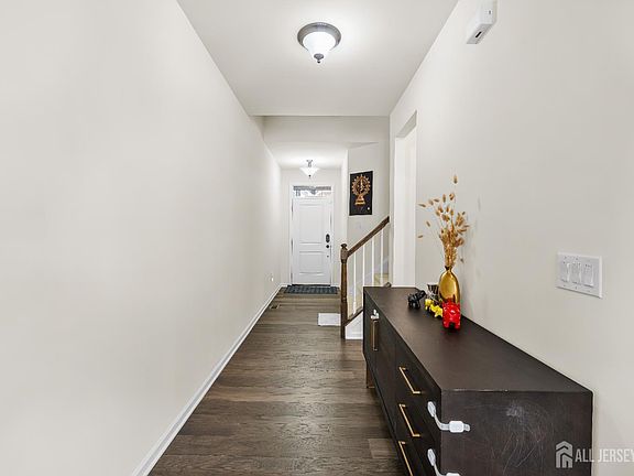3rd image of 23 Clover Ln