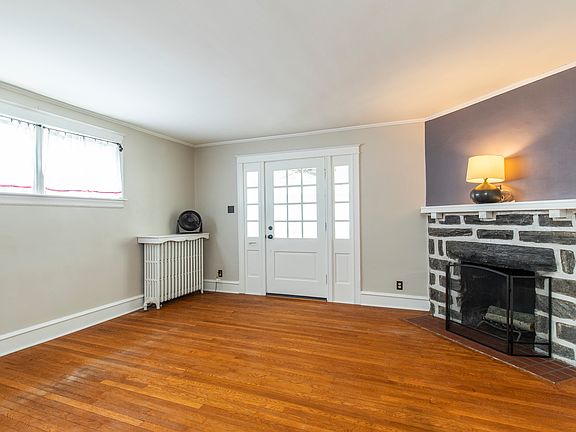 3rd image of 256 W Plumstead Ave