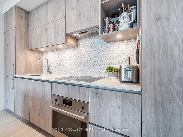 1 Yorkville Ave #611 — Photo 21