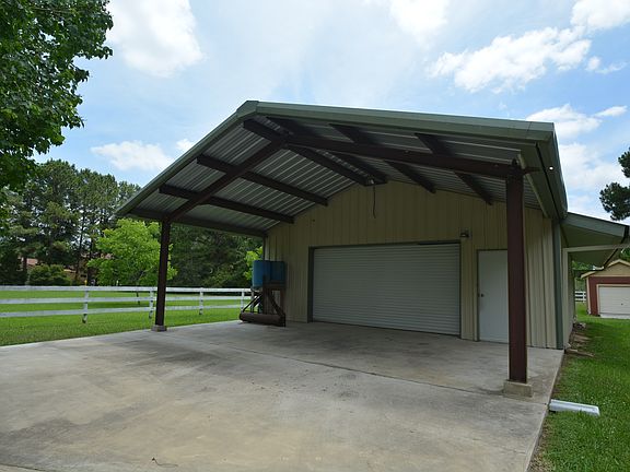 3rd image of 3118 S Saddlebrook Ln