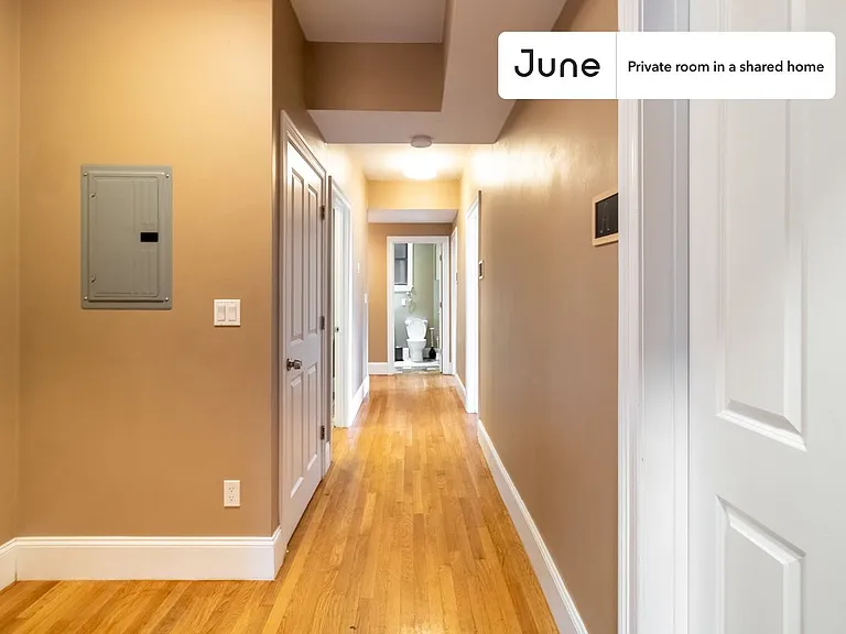 1592 Beacon St #D — Photo 13