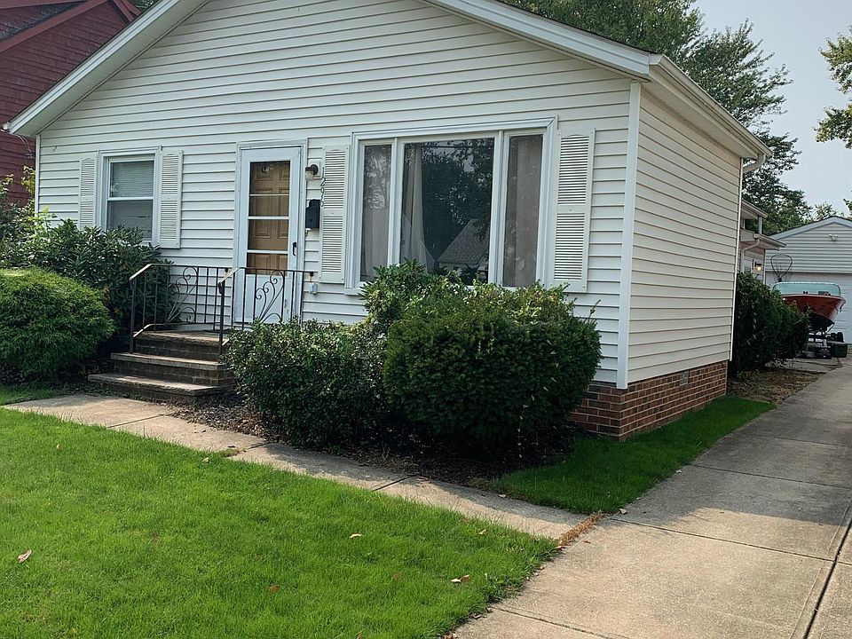 2nd image of 1296 Sunset Rd