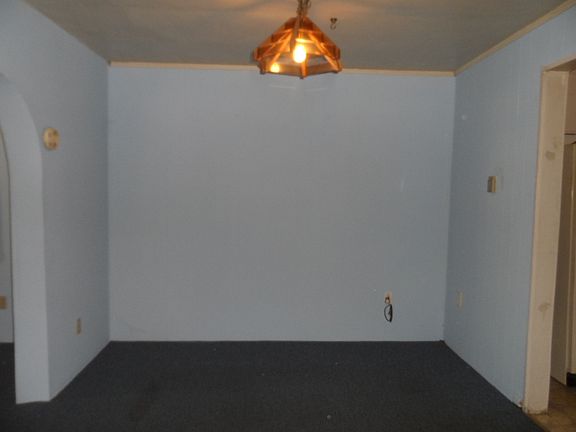 4th image of 2584 Fountain Ave