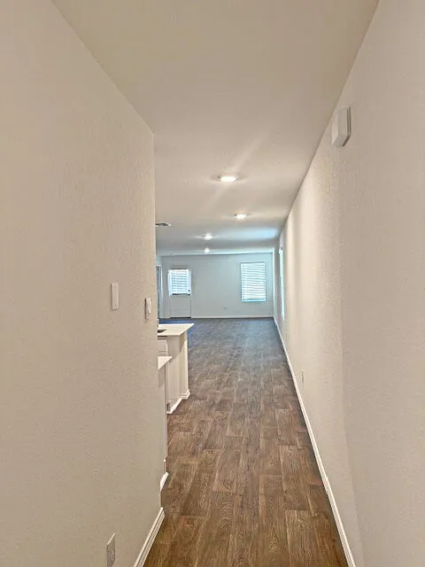 4 bed, 2.0 bath, 1572 sqft, $2,049 — Photo 2