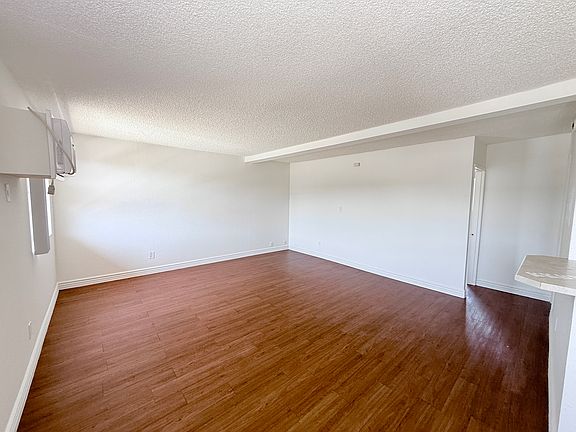 3rd image of 7355 Woodley Ave APT 8