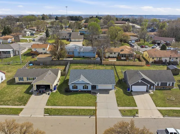 1431 Pearl Dr, Junction City, KS 66441