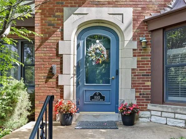 8145 University Dr, Saint Louis, MO 63105