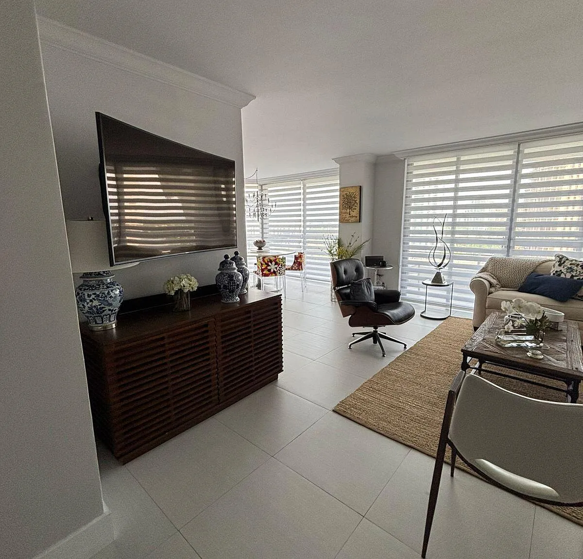 Mystic Pointe Condominium — Photo 4