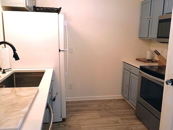 4th image of 1530 Fort Johnson Rd APT 4I