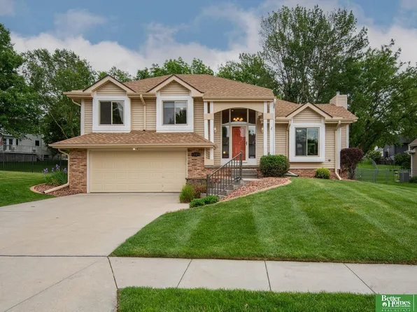 1904 Franklin Dr, Papillion, NE 68133