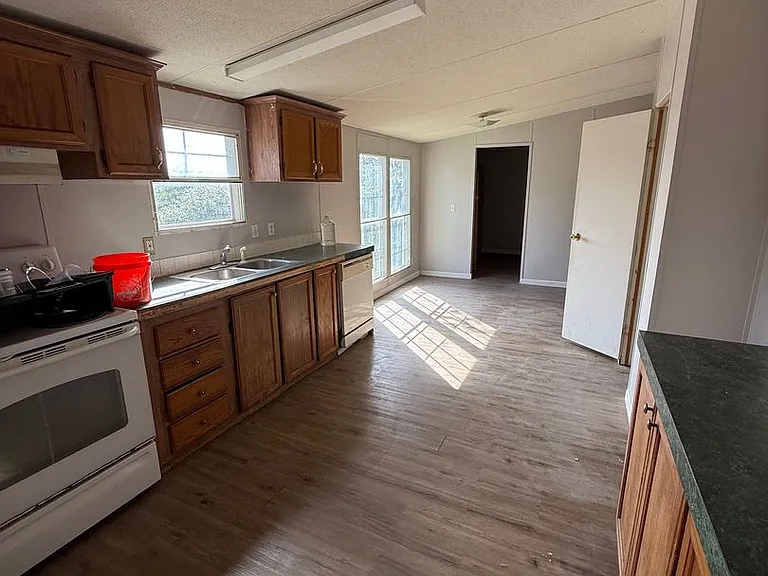 156 Sonnyland Dr — Photo 11