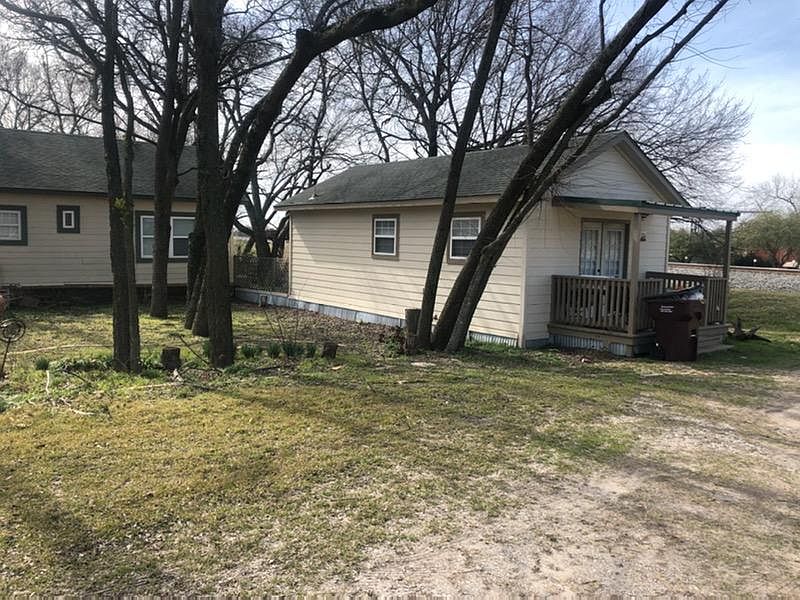1st image of 208 Orange St