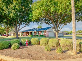 311 Peggy Dr, Elk City, OK 73644