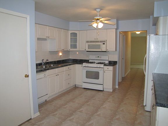 3rd image of 313 Morningside Dr #A