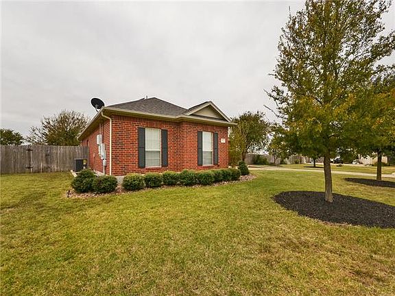 3rd image of 113 Brazos Dr