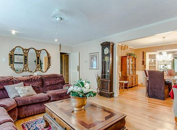 Large living room w/ brick fireplace & ceiling fan
