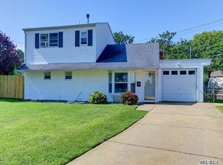 76 W Millpage Dr, Bethpage, NY 11714