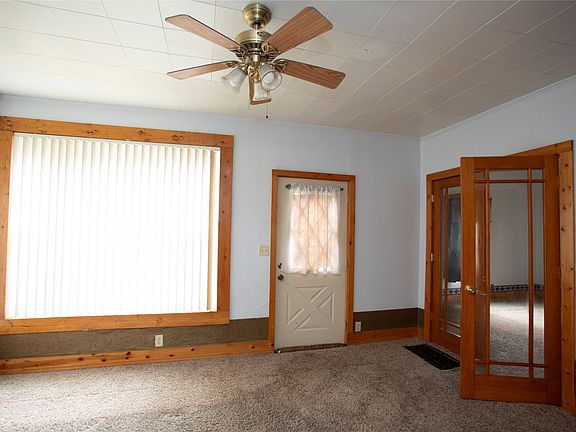 3rd image of 805 E Main St