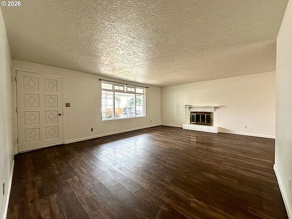 4th image of 404 1st St