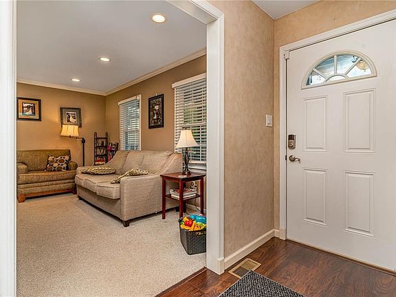 4th image of 203 Saint Lo Ct