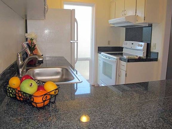 Sunny & Bright Kitchen